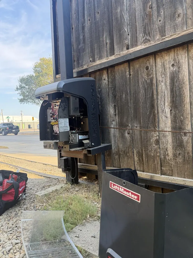 LiftMaster gate repair in Dallas, Texas