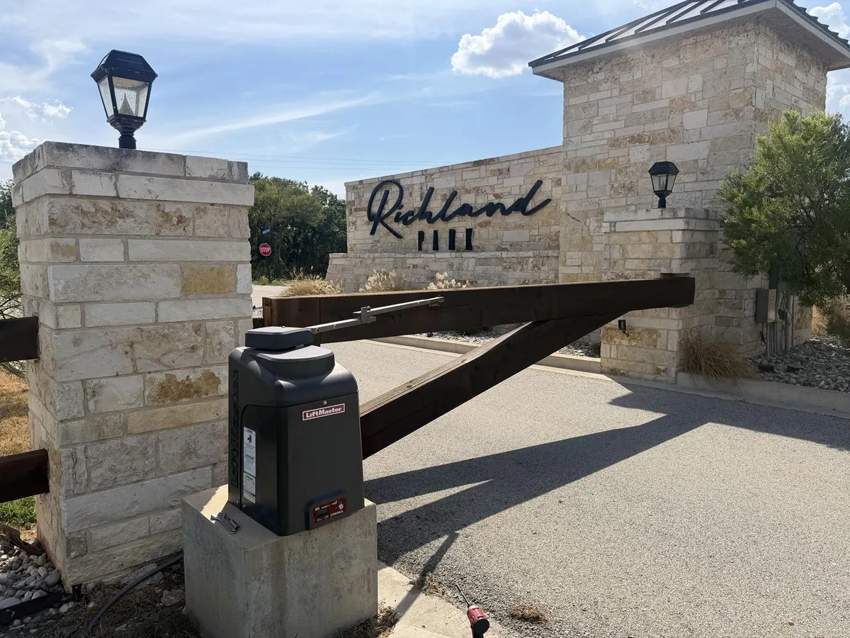LiftMaster gate repair in Mildred, Texas