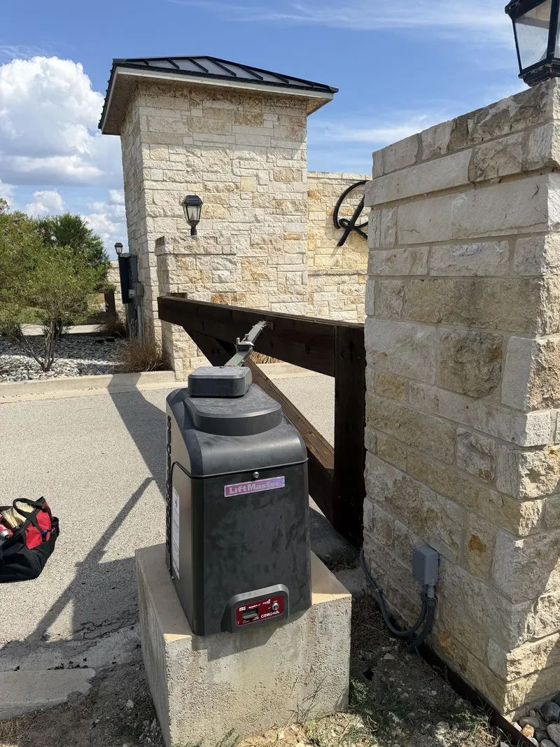 LiftMaster gate repair in Mildred, Texas