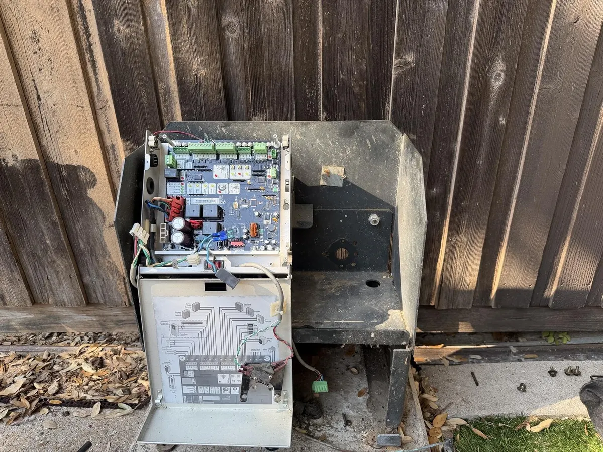 Viking gate repair in Richardson, Texas