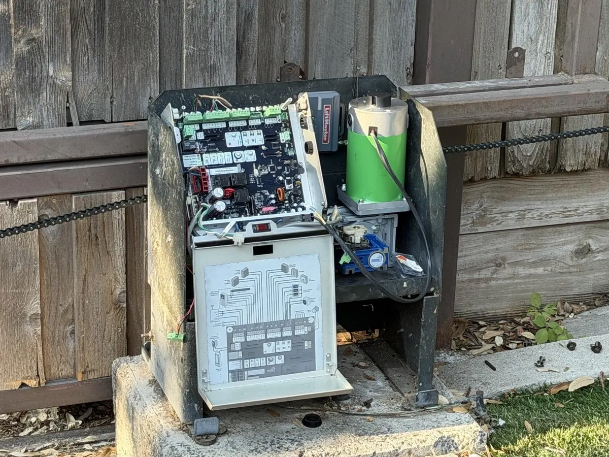 Viking gate repair in Richardson, Texas